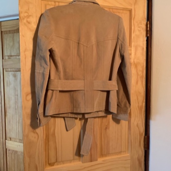 Great Northwest , NEW leather,  suade ,Med , tan, jacket, with belt, excellent - Picture 2 of 6